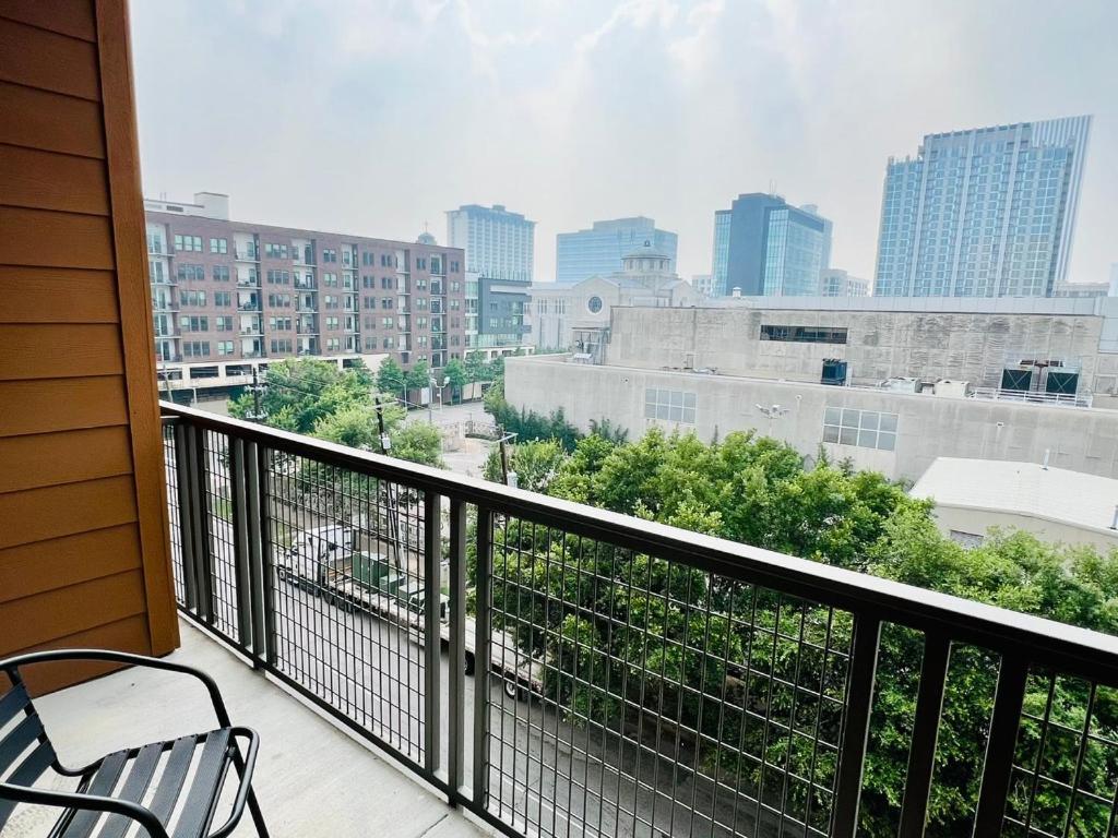 Downtown Apt Free Parking - Pool - Gym - Fully Kitchen Houston Eksteriør billede