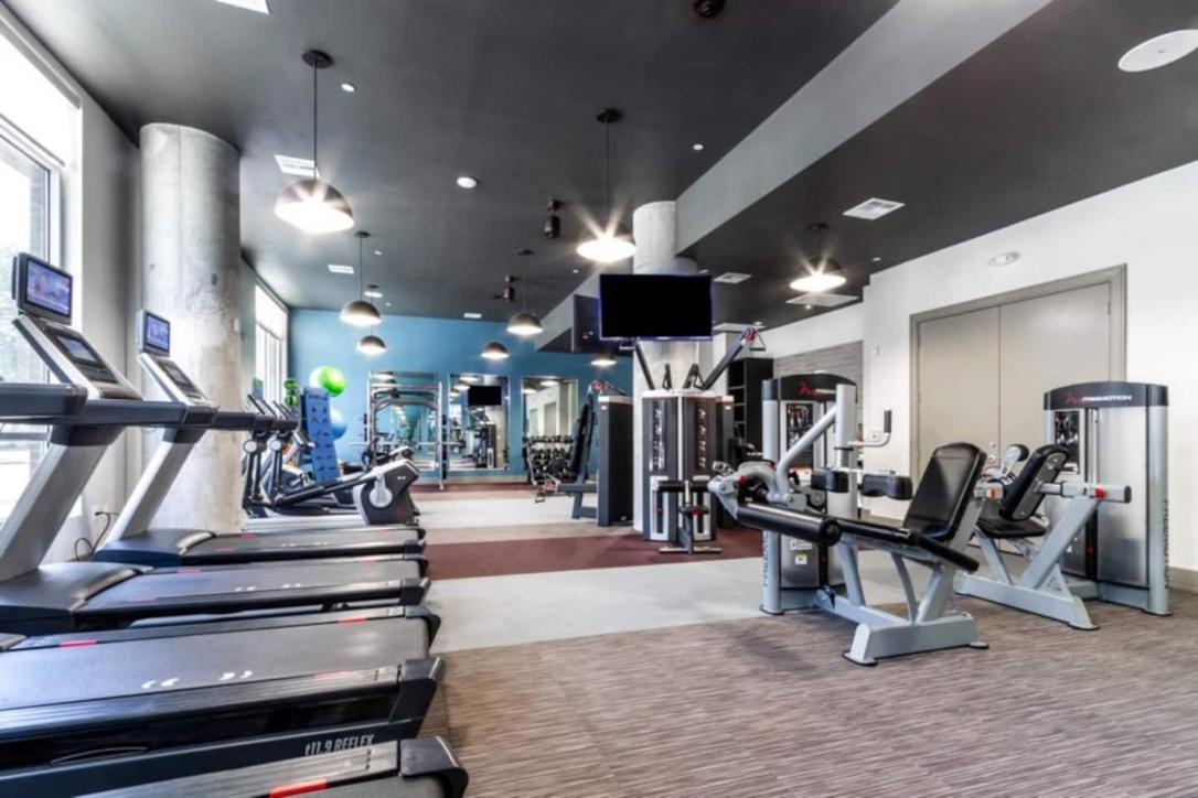 Downtown Apt Free Parking - Pool - Gym - Fully Kitchen Houston Eksteriør billede