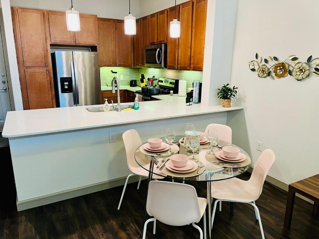 Downtown Apt Free Parking - Pool - Gym - Fully Kitchen Houston Eksteriør billede