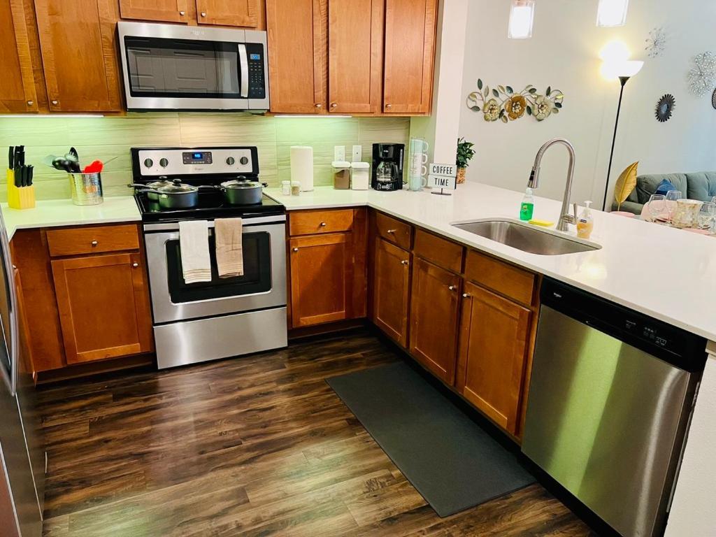 Downtown Apt Free Parking - Pool - Gym - Fully Kitchen Houston Eksteriør billede